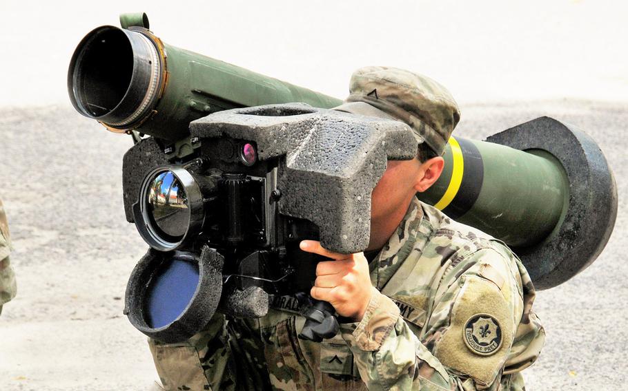A U.S. soldier conducts Javelin Anti-tank Guided Missile training near the Bemowo Piskie Training Area during the Saber Strike exercise, June 17, 2017. The Pentagon reportedly wants to send lethal weaponry to Ukraine to aid government forces in the fight against Russian-backed separatists.