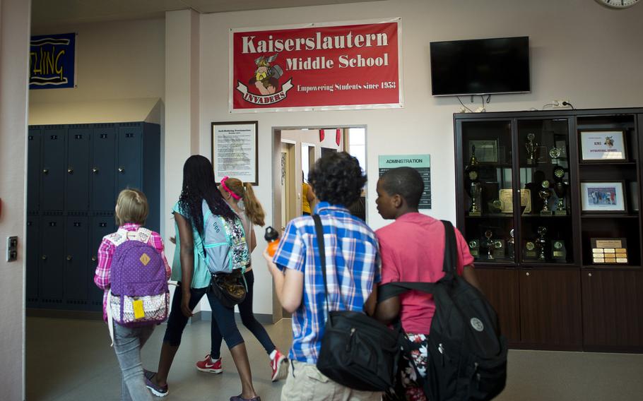 Kaiserslautern Middle School students move between classes during the first day of school at Kaiserslautern Middle School at Vogelweh, Germany, on Monday, Aug. 28, 2017.