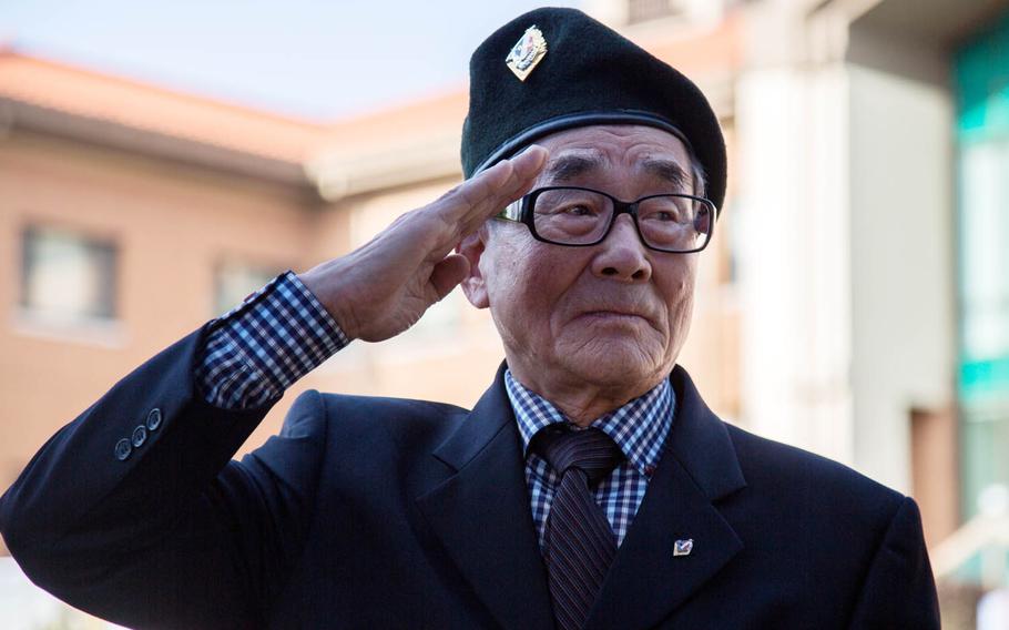 Battle of Chipyong-ni veteran Park Dong-ha salutes during the unveiling of a statue at Camp Red Cloud, South Korea, Monday Oct. 16, 2017.