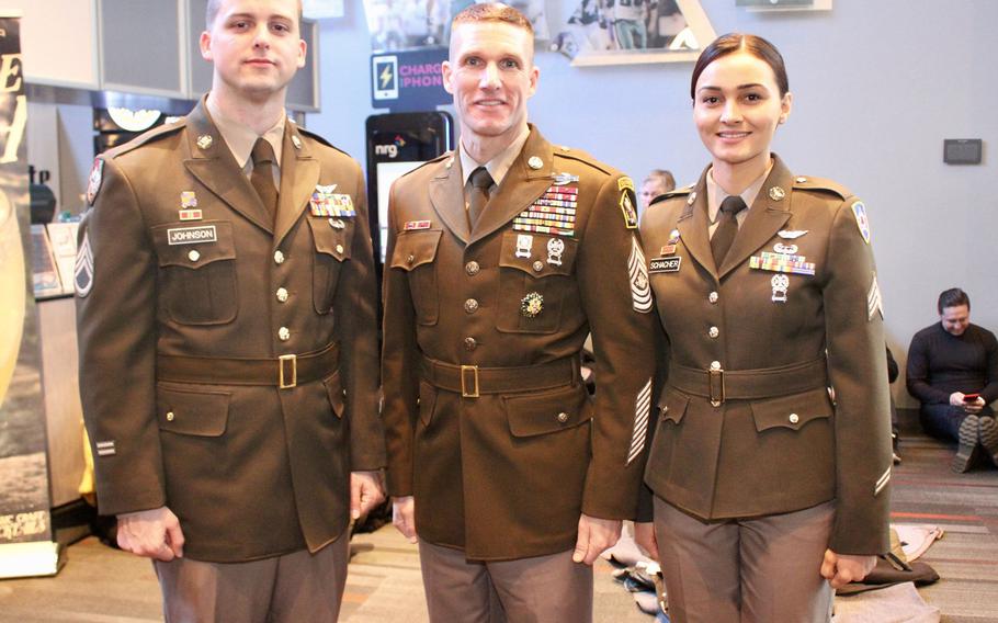 Sergeant Major of the Army Dan Dailey stands with soldier models wearing the proposed Pink & Green daily service uniform at the Army-Navy game in Philadelphia, Pa., December 9, 2017.The U.S. Army will soon make a final decision on whether to switch back to its classic World War II-era dress uniform.