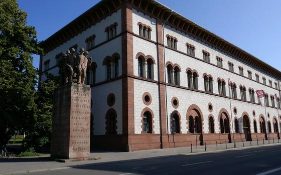 The 23rd Monument, dedicated to the soldiers of the 23rd  Bavarian Infantry Regiment, stands next to Kaiserslautern's 19th-century Fruchthalle, a concert and exhibition hall.

