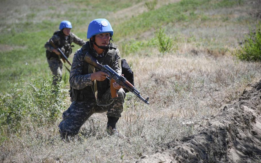 A soldier with the Kazakh Ground Forces peacekeeping battalion responds to a simulated attack on his base during a training exercise between American, British and Kazakh troops, June 25, 2019. The Steppe Eagle exercise at the Chilikemer Training Area outside of Almaty trained Kazakh troops before their United Nations mission to Lebanon in the fall.