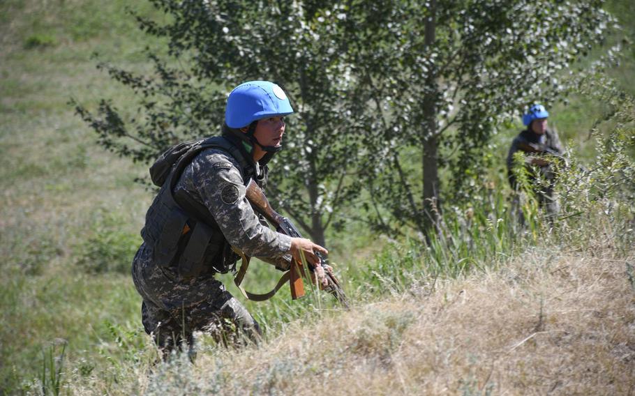 A soldier with the Kazakh Ground Forces peacekeeping battalion responds to a simulated attack on his base during a training exercise between American, British and Kazakh troops June 25, 2019. The Steppe Eagle exercise at the Chilikemer Training Area outside Almaty trained Kazakh troops before their United Nations mission to Lebanon in the fall.