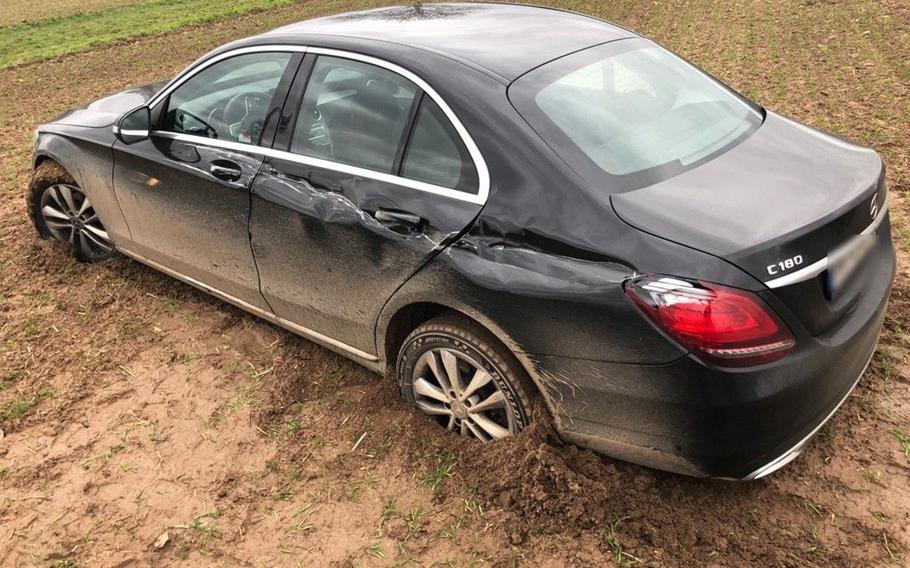 An American in a Mercedes rental car on his way from Landstuhl to Stuttgart caused $23,000 in damages to the car and had to turn in his driving license to the German police.