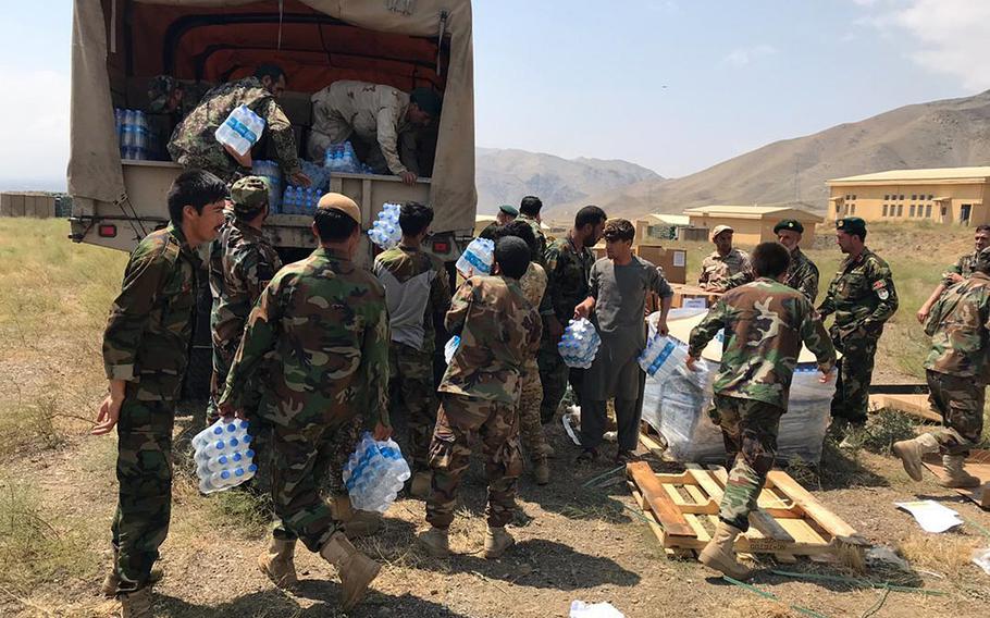 Afghan forces and NATO Resolute Support troops provided  food and water to the flash flood-impacted area of Charikar, Parwan Province. About 6,300 meals, 5,700 bottles of water and 500 hygiene packs were delivered.