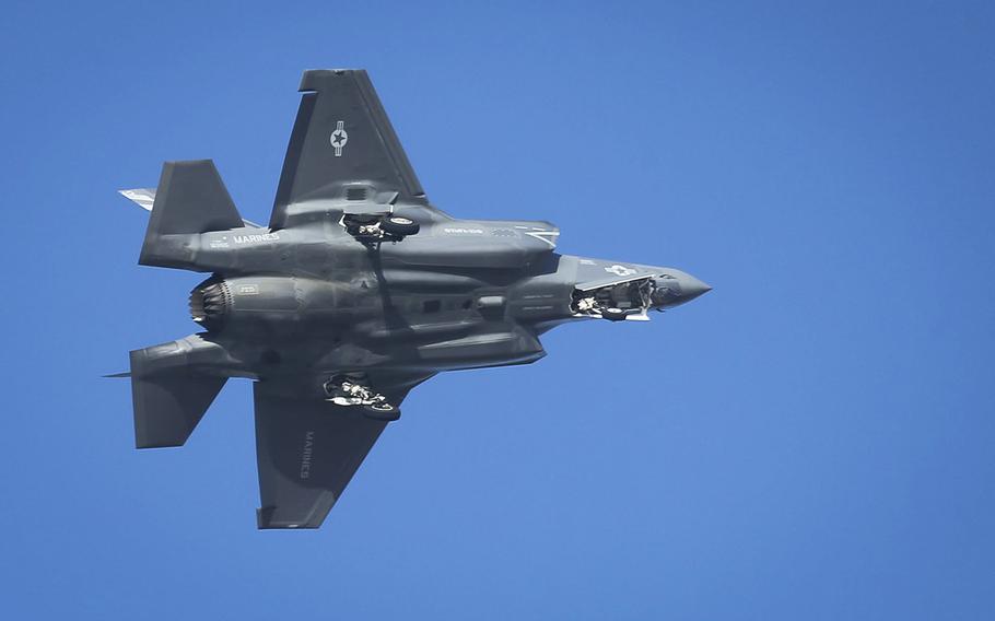 A U.S. Marine Corps F-35B II Lighting prepares to land at Marine Corps Air Station Yuma, Ariz., March 30, 2017. 