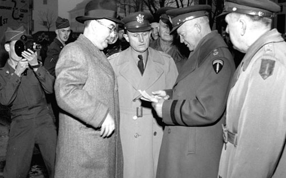 Gen. Eisenhower at the 1st ID headquarters.