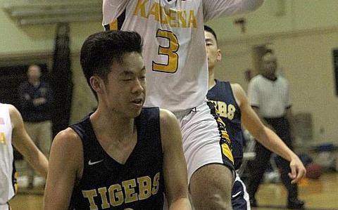 Kubasaki defends boys hoops title