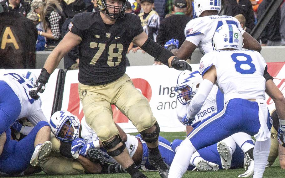West Point grad Toth gets waiver to play in the NFL before