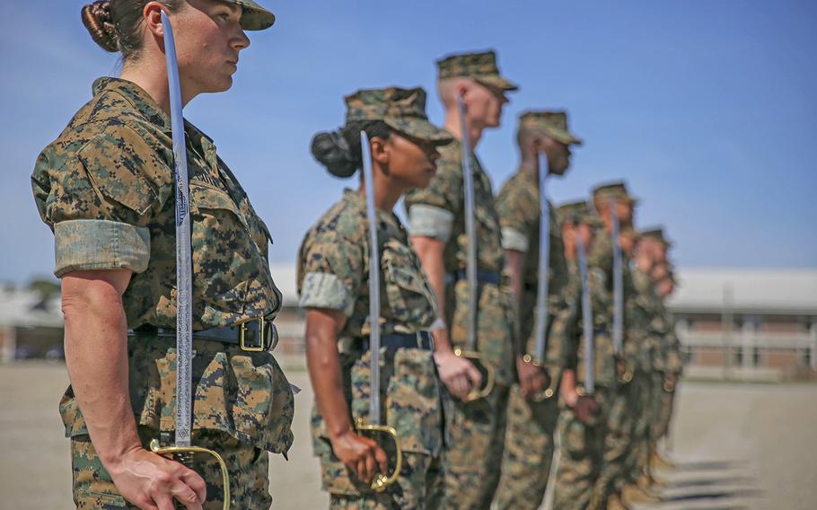 US Military to Allow Women in Combat Roles