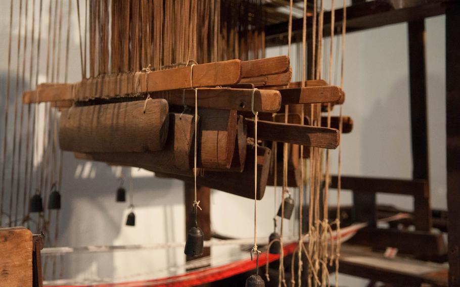 The Reichsstadtmuseum holds a small, but impressively detailed collection of artifacts of Weissenburg?s history and can be found near the St. Andreas church. Among the items displayed are furniture, art and this loom.