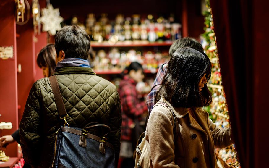 At the Roppongi Hills Christmas Market, you can expect to find the goods for sale (and to eat and drink) that you'd find at a traditional Bavarian market.