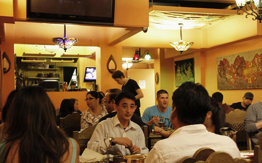 A full dining area is the norm at the popular Cafe Maharani in Honolulu, an Indian restaurant that opened in 2000 and has won numerous awards.